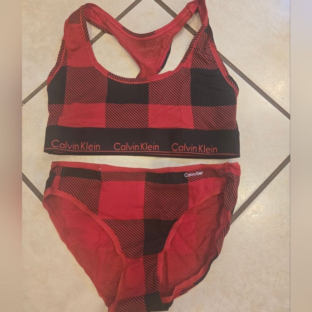 Calvin Klein Women's Red and Black Intimates Set SMALL/ XSMALL